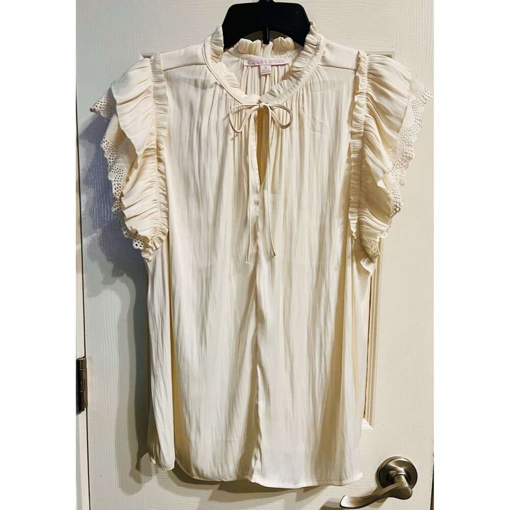 Stella + Ginger Ivory Solid V-Neck Tie Neck Ruffle Lace Flutter Blouse 1X Plus